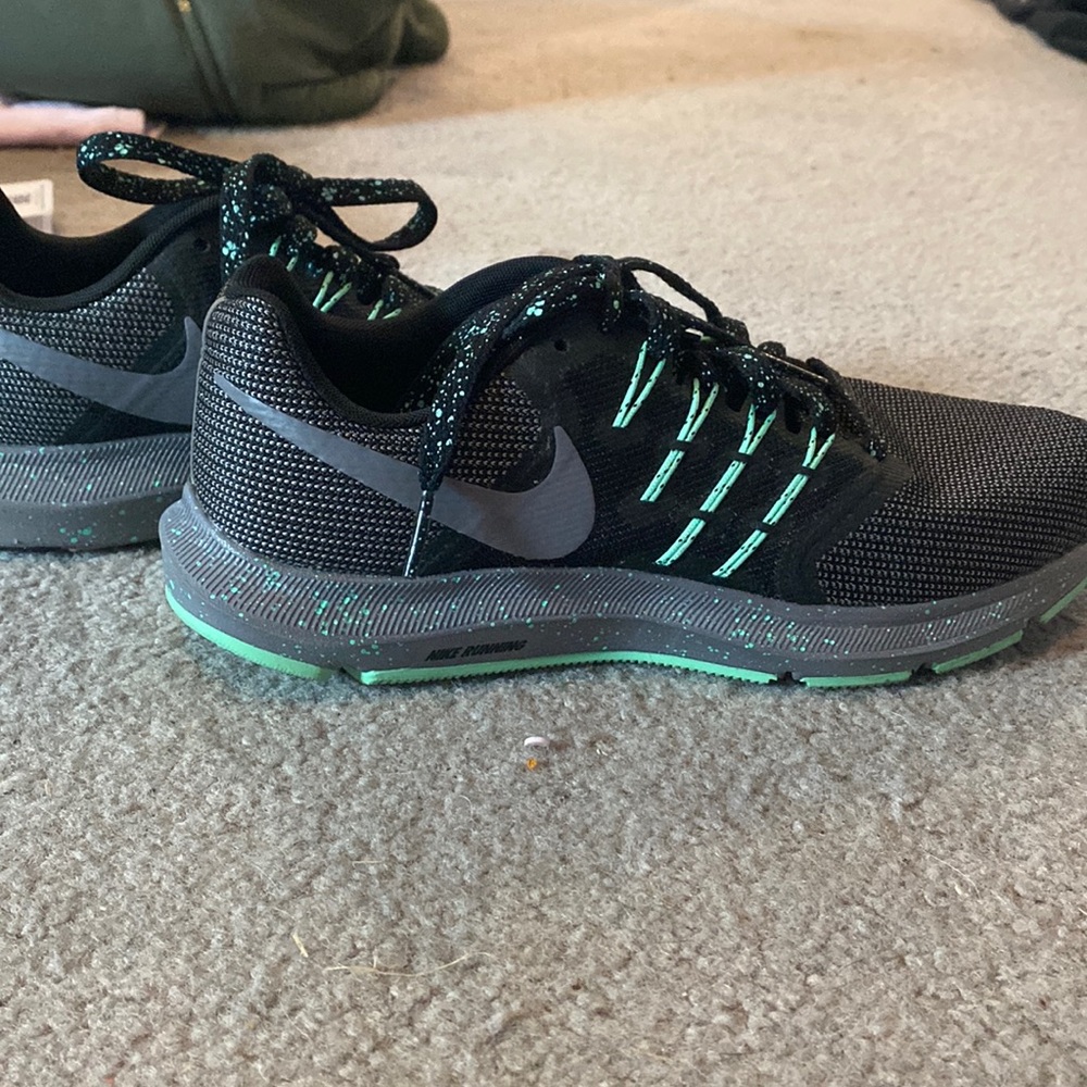 Nike tennis shoes